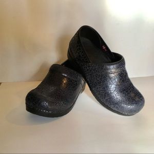 Sanita leather crackle blue clogs shoes 39